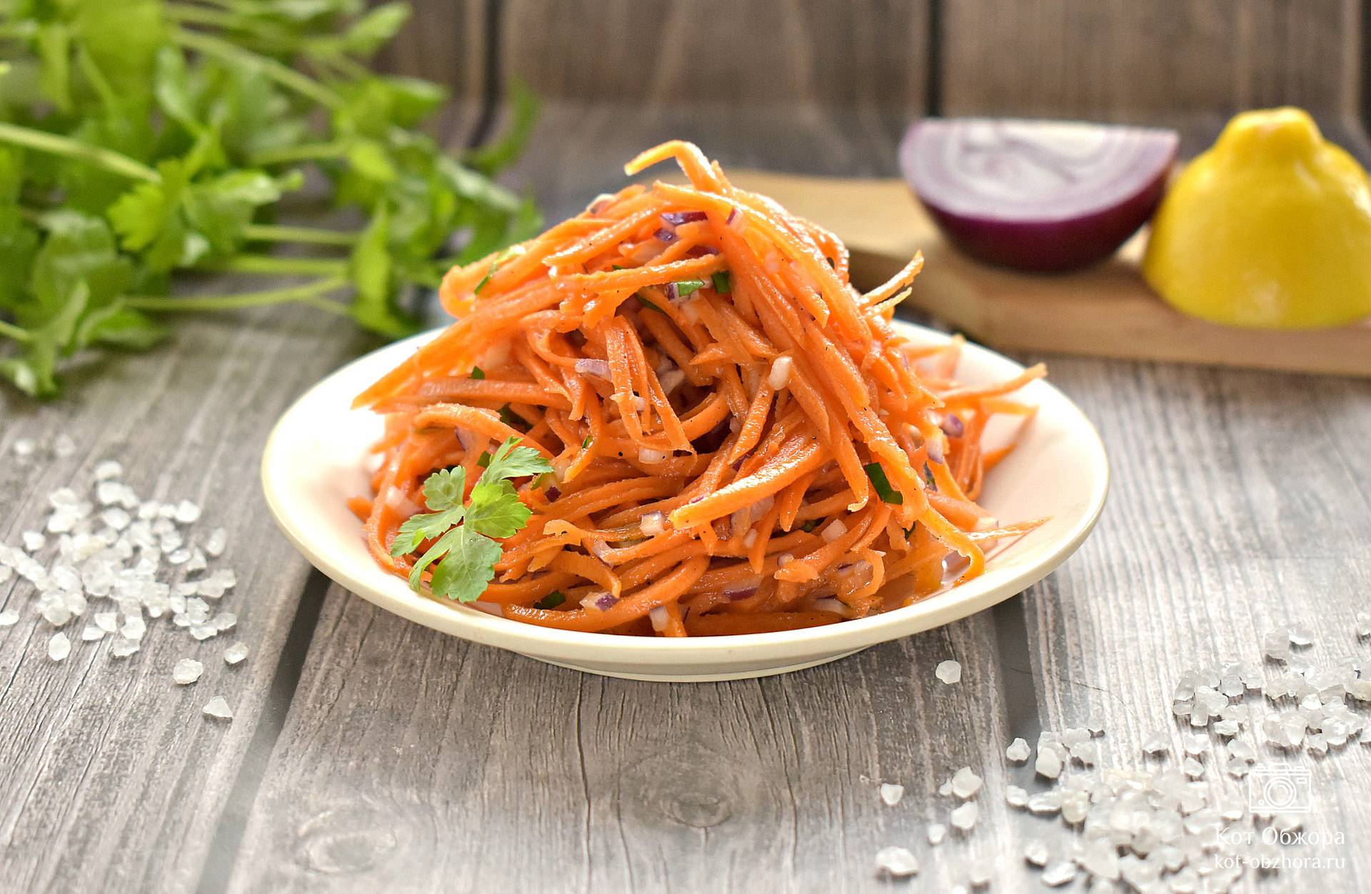 Рецепт салата с морковью, черносливом и курицей | Меню недели