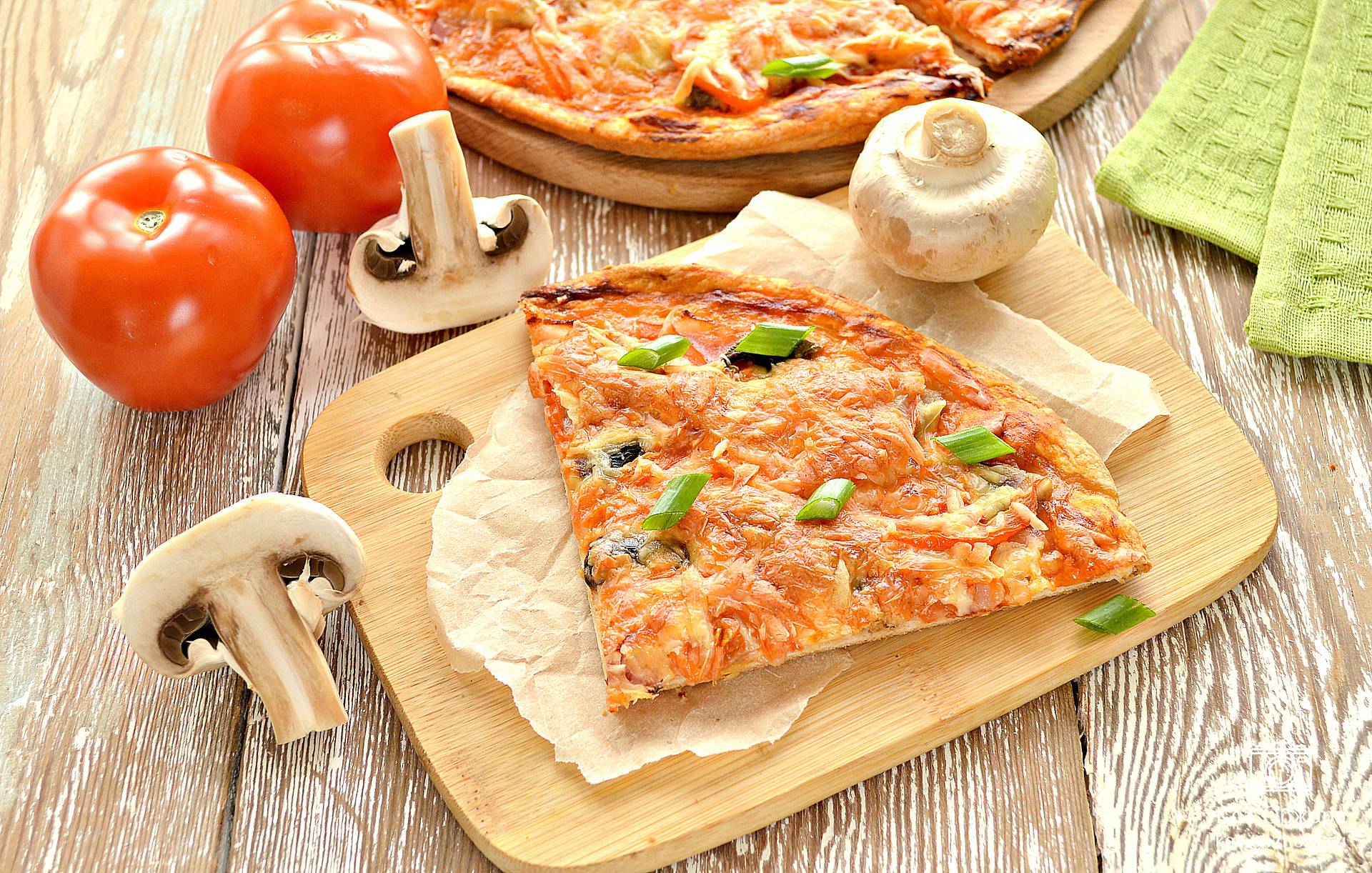 Пицца с помидорами, колбасой и шампиньонами рецепт с фото пошагово - tdksovremennik.ru
