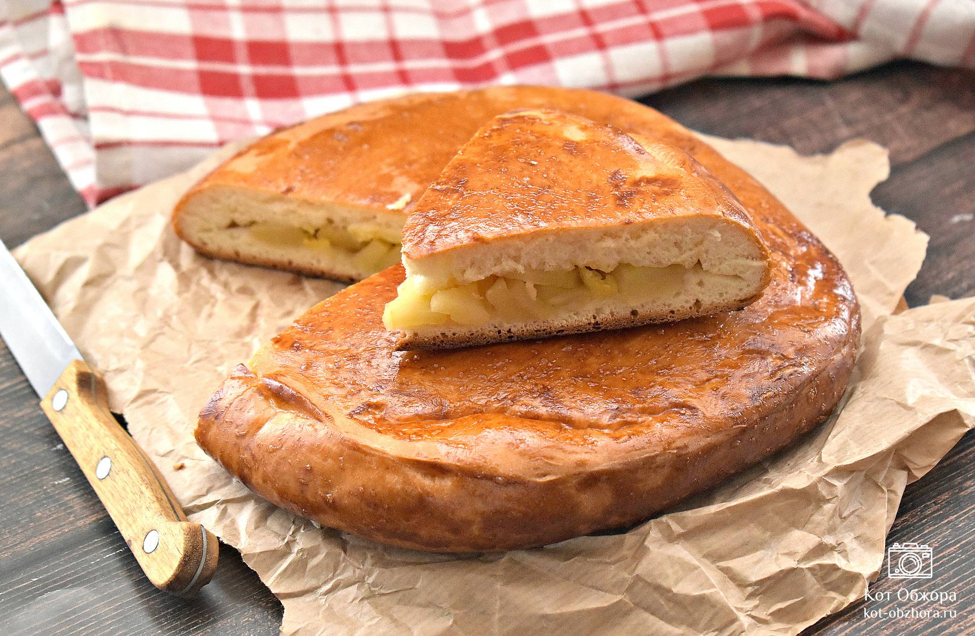 Пирожки с яблоками из дрожжевого теста - рецепт с фото пошагово