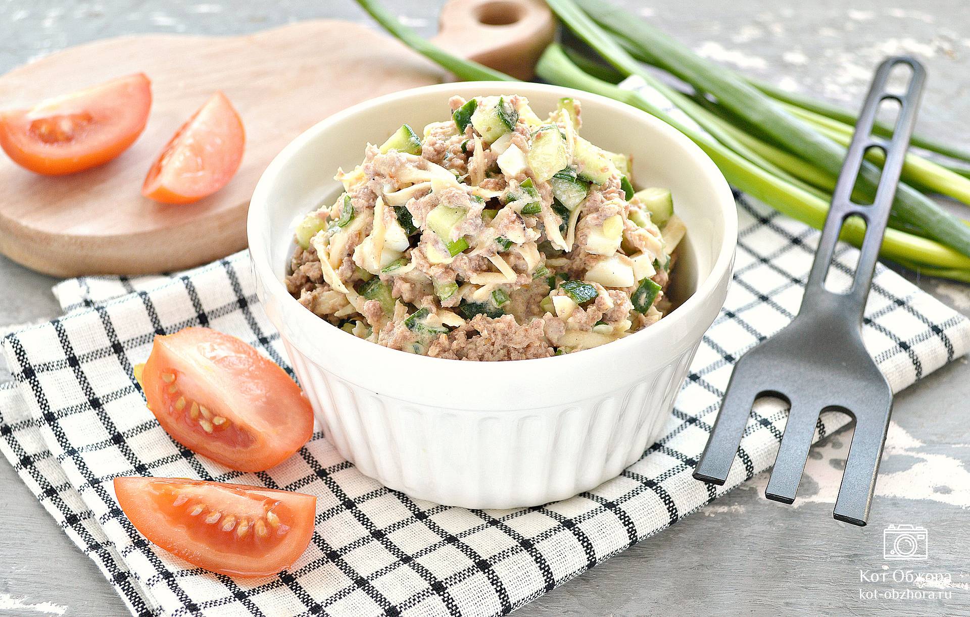 Салат с консервированным тунцом и свежим огурцом – пошаговый рецепт приготовления с фото