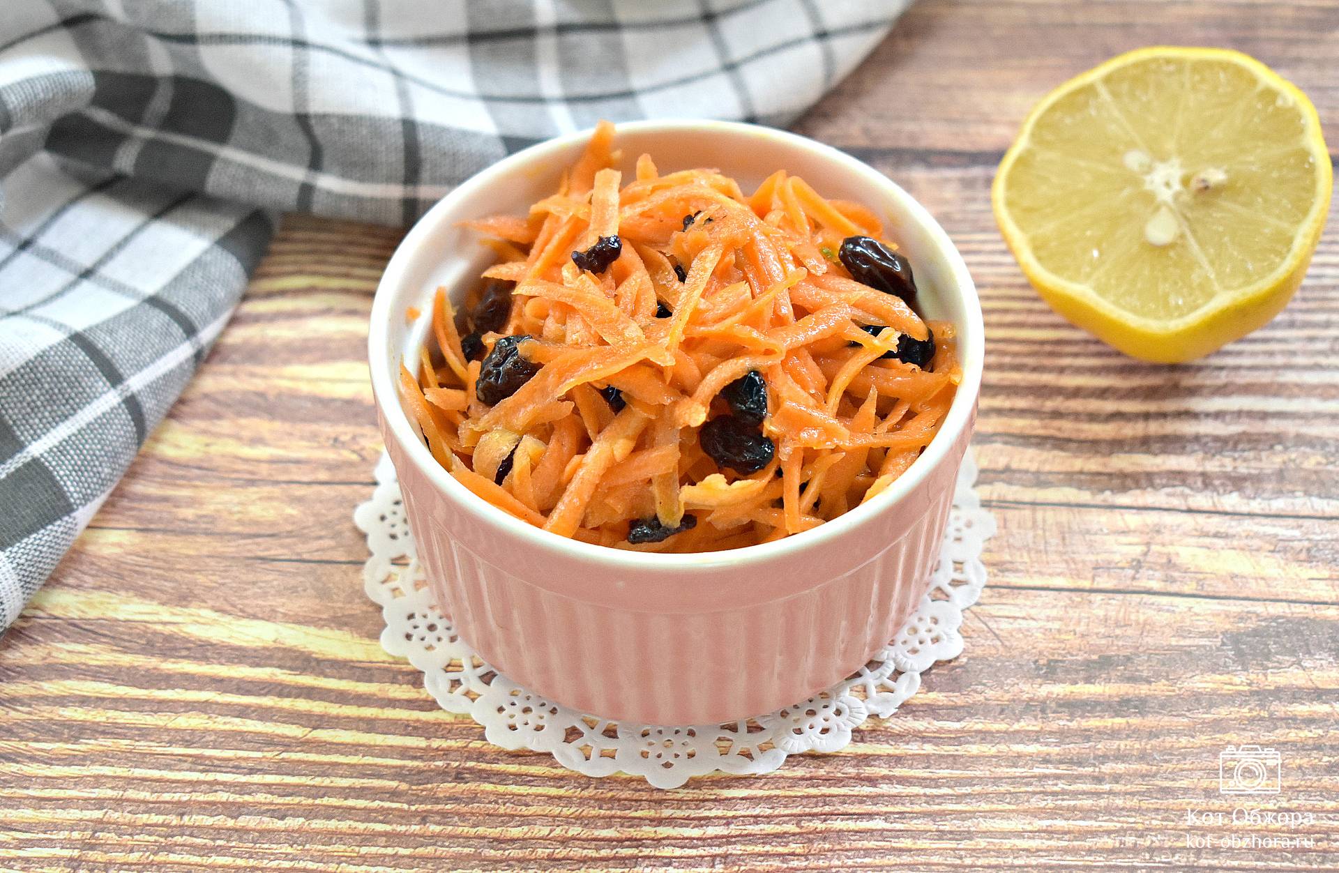 Салат из моркови с изюмом и орехами витаминный