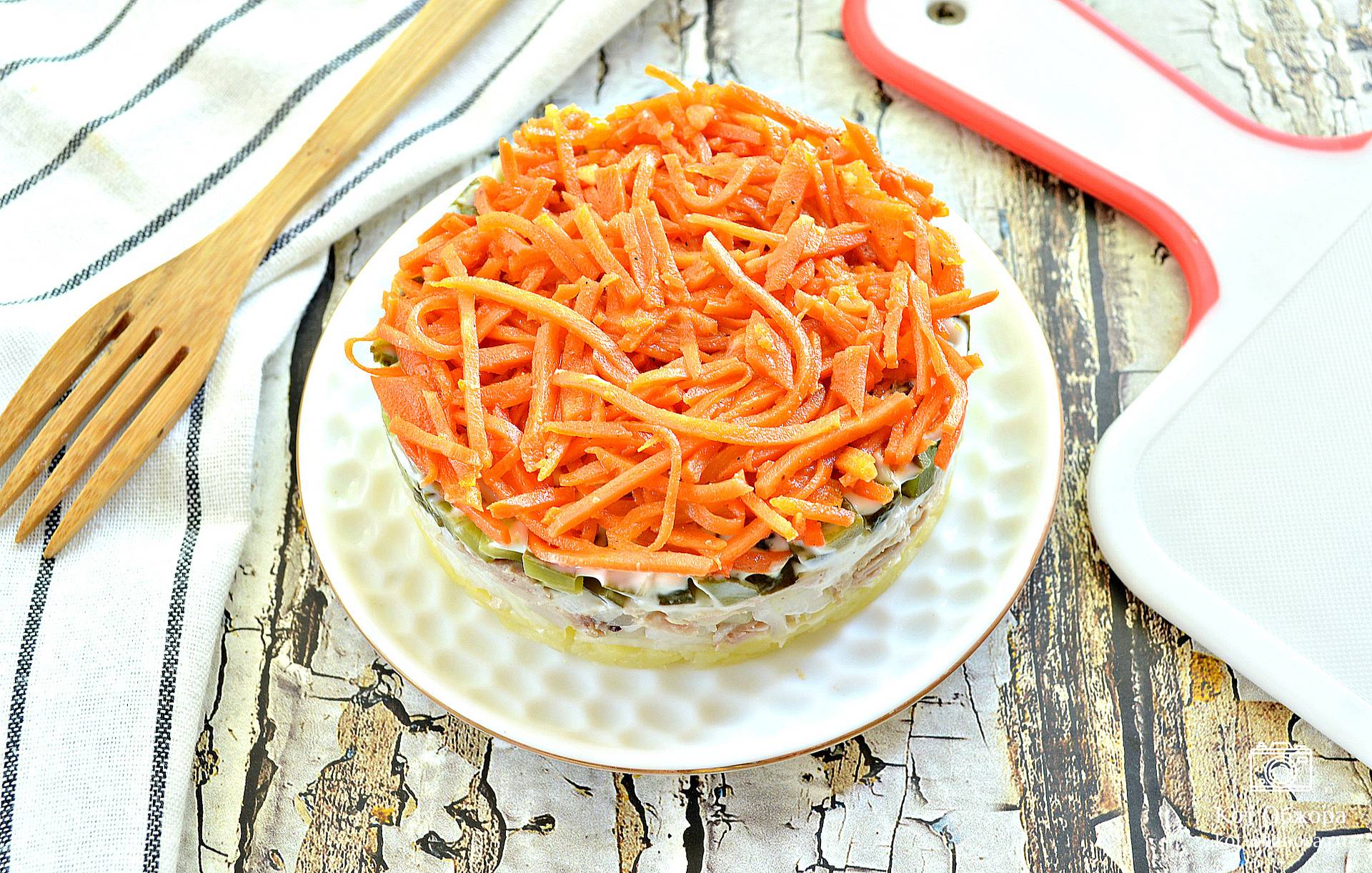 Слоеный салат с курицей и корейской морковью рецепт с фото