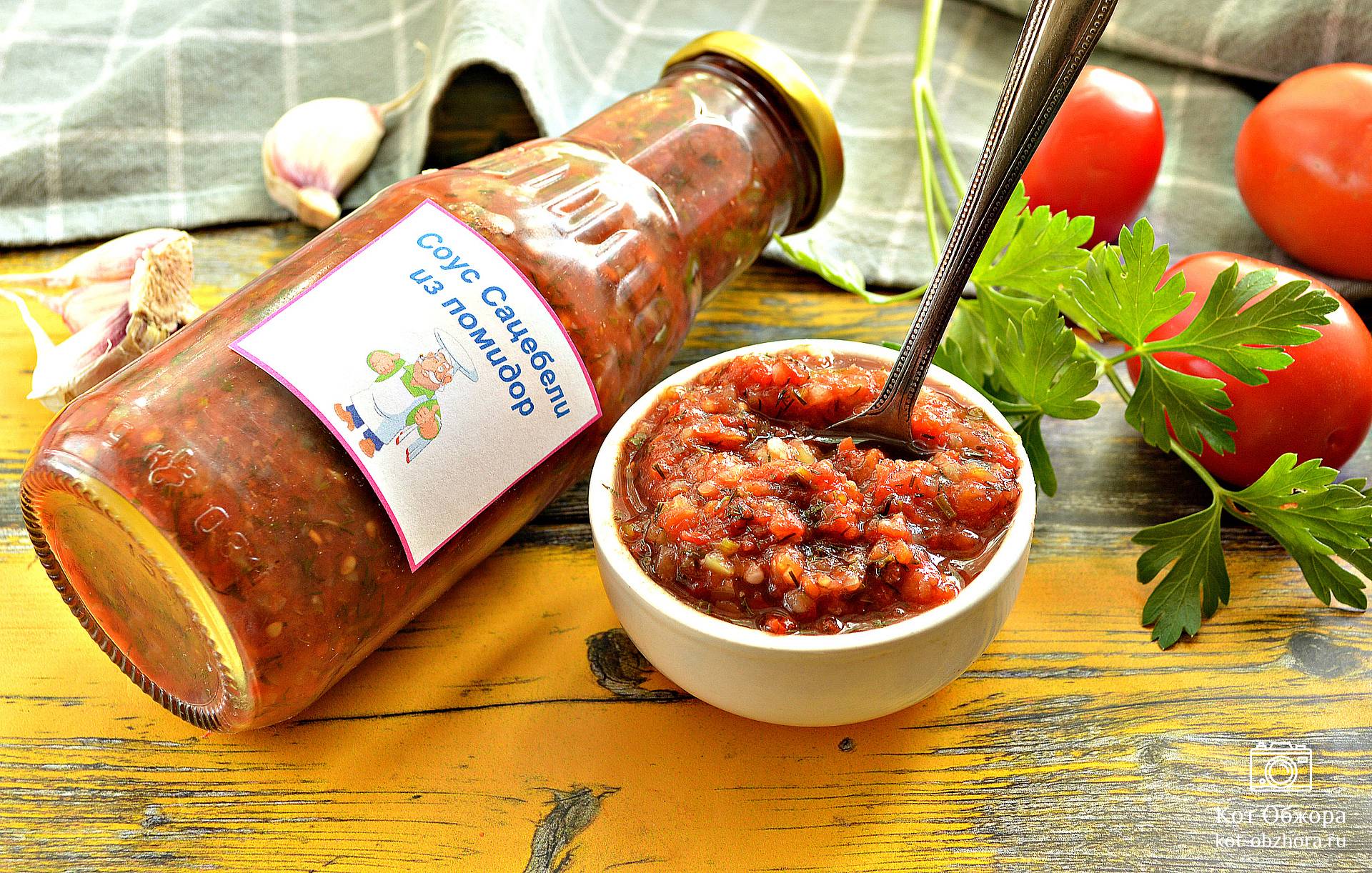 Ингредиенты на целые огурцы в томатной заливке