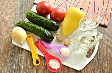 Для зимней заготовки подготавливаем продукты