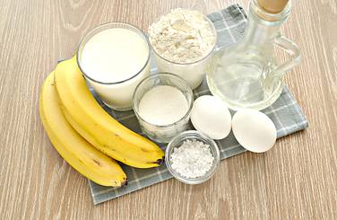 Подготовим продукты для блинчиков с банановой начинкой