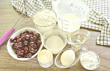 Подготовим продукты для блинчиков с вишнёвой начинкой