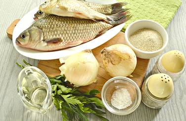 Возьмём по списку продукты для реализации рыбного рецепта