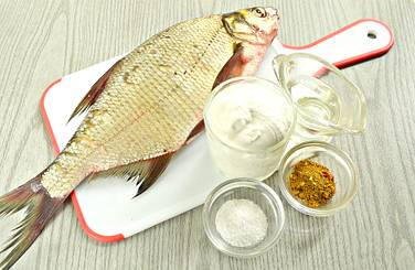 Возьмём для рыбного рецепта требуемые продукты