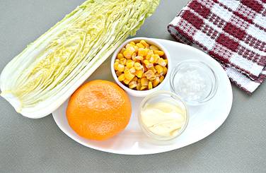 Для рецепта капустного салата берём продукты по списку