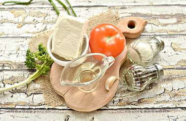 Для рецепта салата возьмём по списку нужные продукты