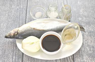 Для маринования рыбы подготовим нужные продукты