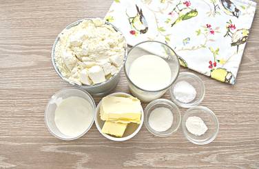 Для замеса теста подготовим продукты по списку