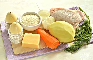 Подготавливаем для варки сырного супа необходимый продуктовый набор