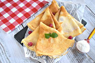 Рисовые блины вкуснее всего есть сразу, пока они горячие