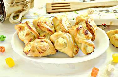 Домашние вкусные пирожки приготовились, угощаем ими близких
