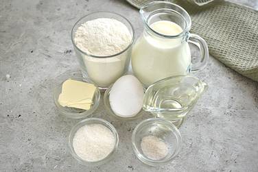 Чтобы испечь блины на молоке из рисовой муки, потребуются вот такие продукты