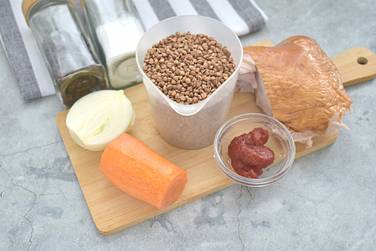 Для приготовления гречки по-купечески с копчёной курицей потребуются вот такие продукты