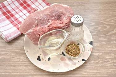 Чтобы запечь в духовке котлеты на косточке, подготовим указанные продукты