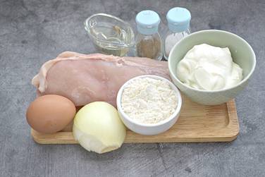 Для приготовления куриных оладий на йогурте потребуется вот такие продукты