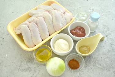 Чтобы приготовить маринад для куриных крылышек на мангале, потребуются вот такие ингредиенты