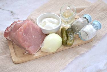 Чтобы приготовить мясо по-самарски, нам потребуются вот такие продукты