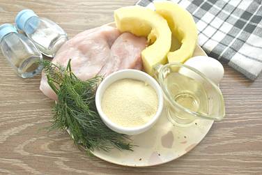 Чтобы приготовить на сковороде рубленые котлеты из курицы с кабачками и манкой, возьмём необходимое количество продуктов