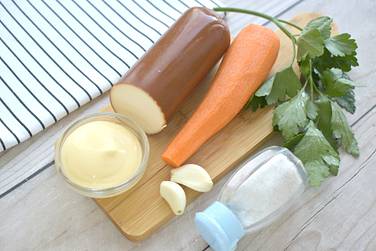 Для приготовления салата с копчёным сыром и морковью возьмём вот такие ингредиенты