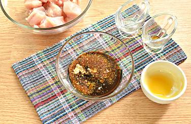 Займёмся приготовлением пикантного маринада для куриного шашлыка