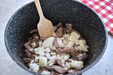Репчатый лук шинкуем
