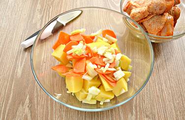 Репчатый лук шинкуем кубиком