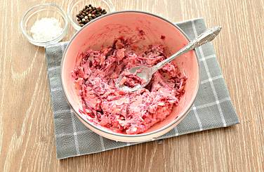 Вкус ингредиентов «корректируем» молотыми специями и солью