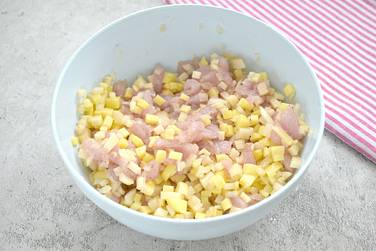 Состав начинки по вкусу солим и перчим