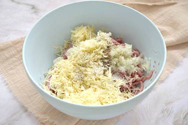 Состав продуктов для котлетной массы на свой вкус солим и перчим