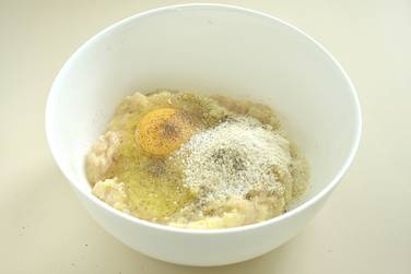 На свой вкус состав фарша солим и перчим