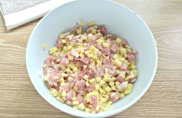 Состав для начинки по вкусу солим, перчим, добавляем по желанию приправу