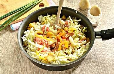 Ингредиенты перемешиваем, кидаем на свой вкус соль и молотые специи