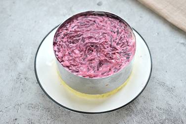 Завершающим слоем по традиции будет свёкла