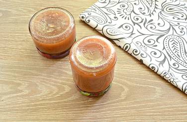 Банки с джемом закупориваем прокипячёнными крышками