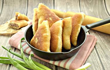 Вкусные беляши с фаршем получились сочными и вкусными