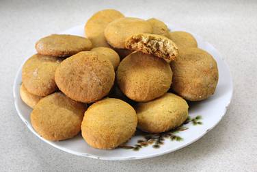 Вкусное и ароматное печенье готово! Оно мягкое и нежное, когда теплое, и яркое и хрустящее в охлажденном состоянии
