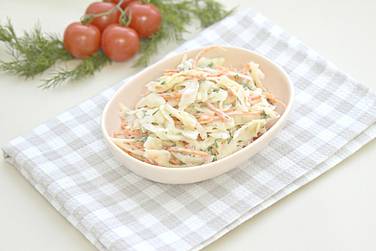 Этот простой, но вкусный рецепт капустного салата с йогуртовой заправкой станет вашим любимым выбором для здорового питания