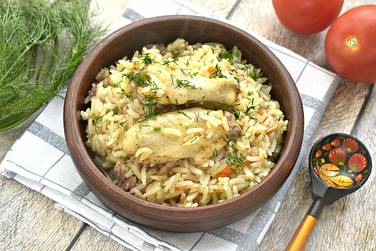 Ленивый рис с курицей в духовке получился вкусным, сочным и ароматным
