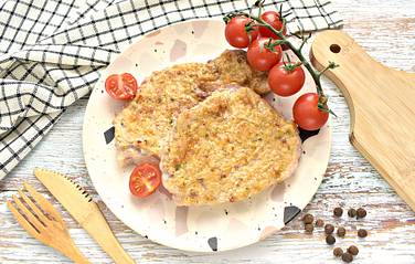 Вкусные и сочные свиные отбивные в духовке готовы