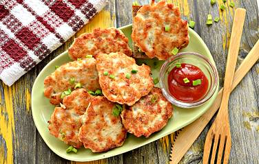 Вкусные, сочные, смачные рубленые котлеты из куриной грудки с манкой готовы