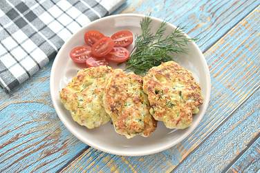 Рубленые котлеты из курицы с кабачками и манкой получились очень вкусными, сочными и сытными