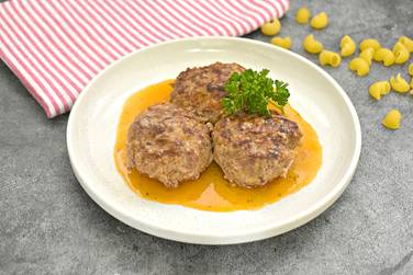 Наши сочные котлеты из свинины с булгуром готовы