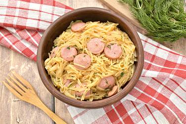 Вермишель с сосисками получилась вкусной и сытной, угощайтесь