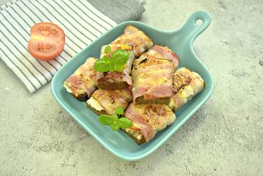 Вот так просто и быстро можно приготовить сытную и вкусную закуску из обычных продуктов
