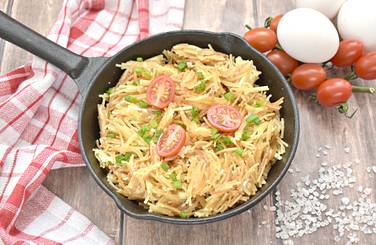 Вот так, всего за 10 минут, можно приготовить вкусный и сытный перекус из вермишели и яйца