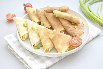 Блины, фаршированные копчёной курицей, грибами и сыром